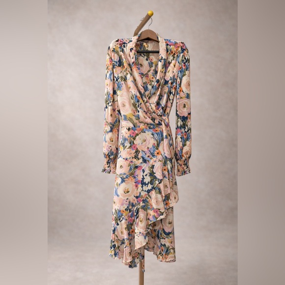finding foxtail Dresses & Skirts - Finding Foxtail NWT Women’s Floral Long Sleeve wrap Dress Size Large